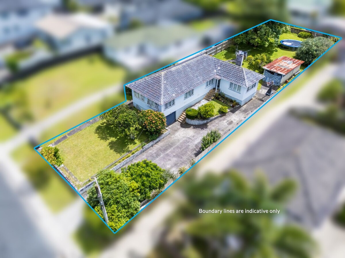 Once over 30 years, 3 beds house on 938m2 section, 13 Waione Avenue, Te Atatu Peninsula, Auckland