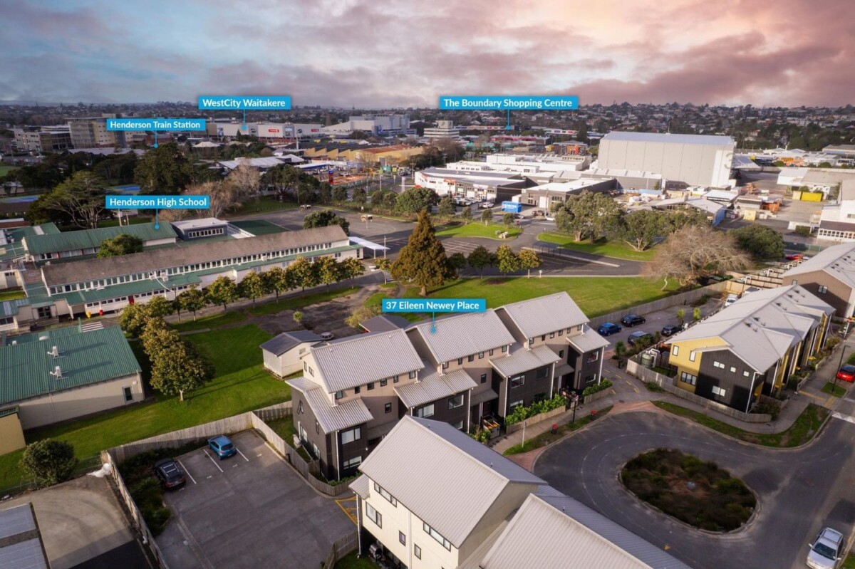 3 beds 2.5 baths home with car park, Approximately 8-minute walk to Henderson Train Station, minutes to schools, shops, 37 Eileen Newey Place, Henderson, Auckland