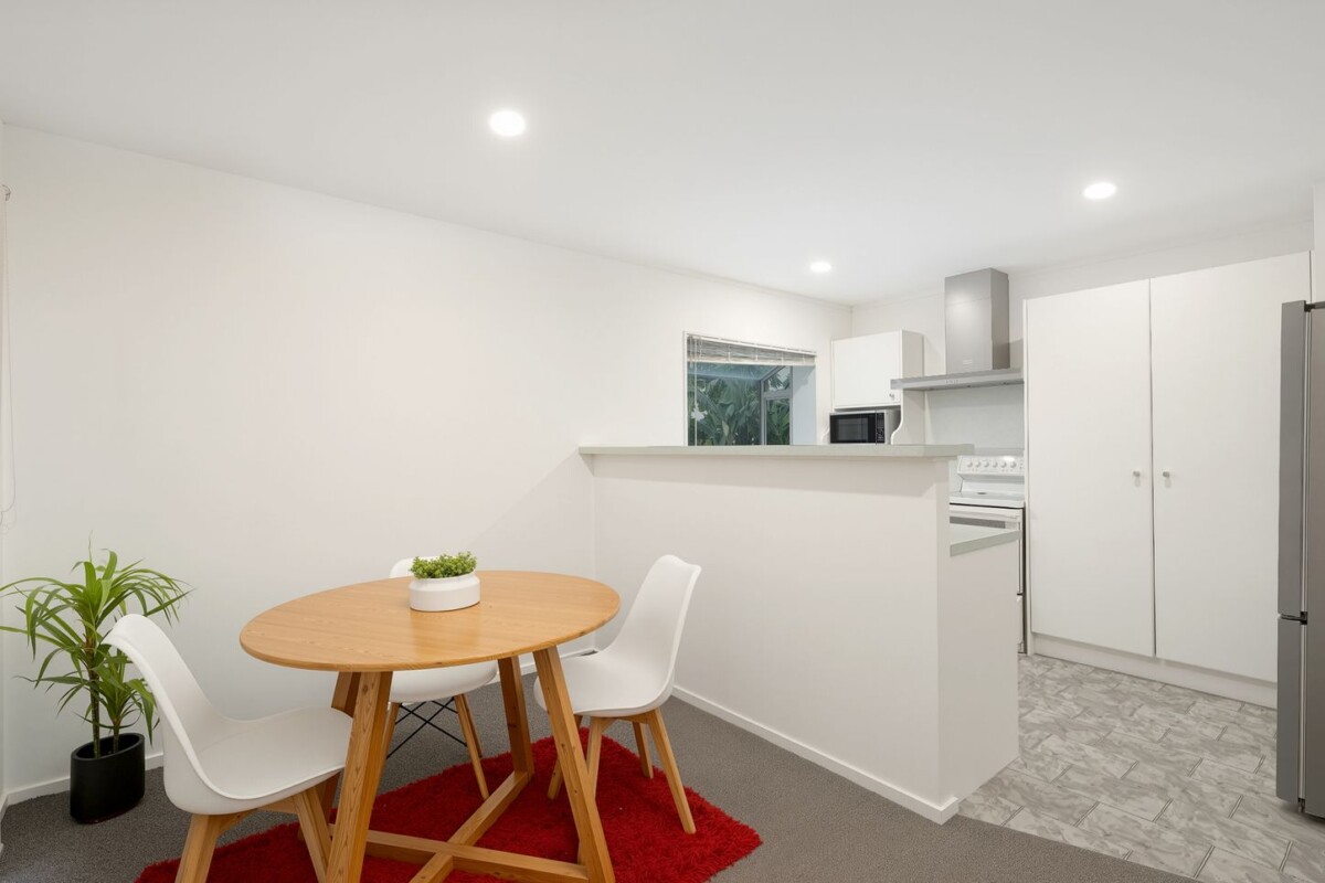 Once over a decade, Motivated owners relocate closer to the city, 140m2 brick and tile 3 beds 2 baths house on 452m2 section, Just a stone’s throw from WestCity, supermarkets, 9 Wattle Road, Sunnyvale, Auckland
