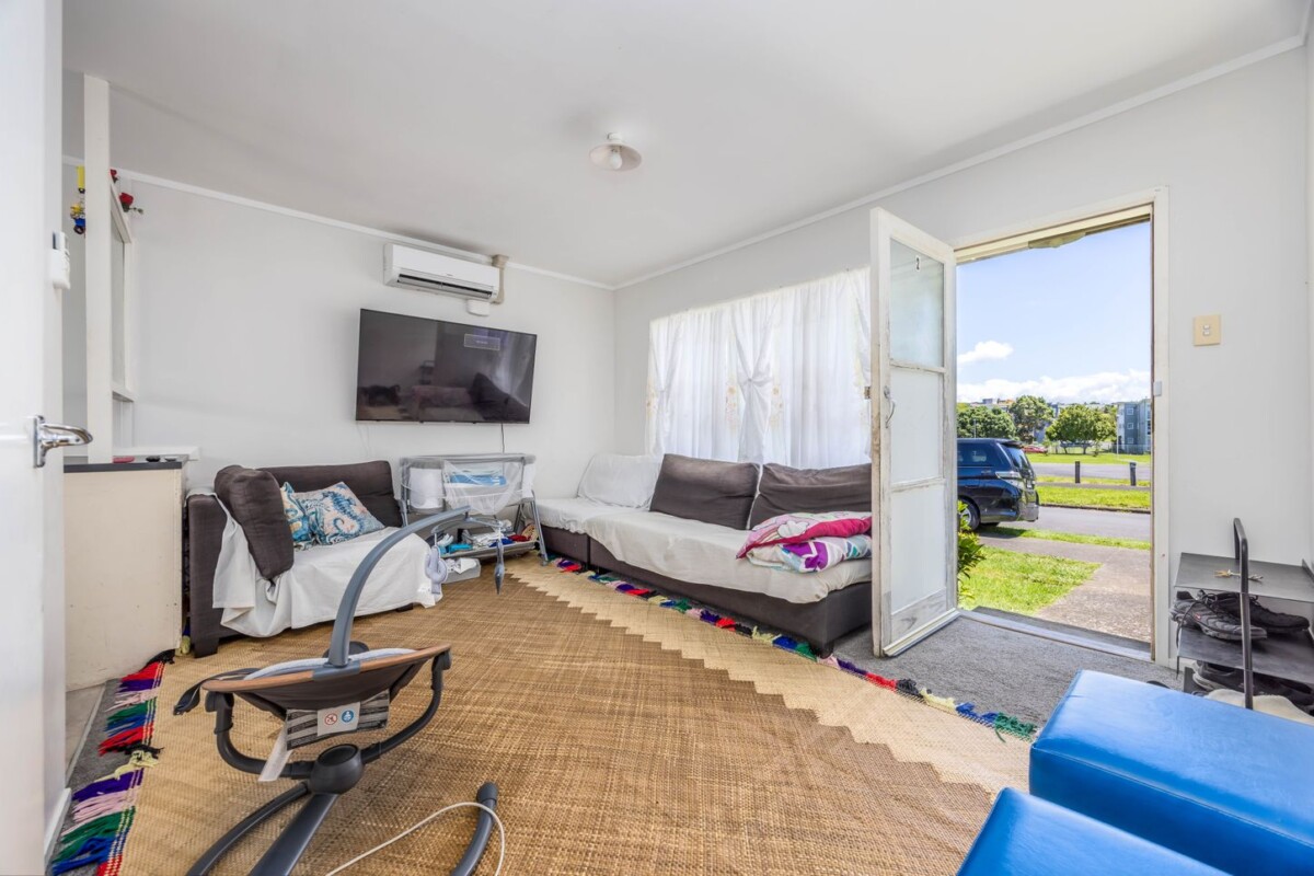 Once in 40 years, Current CV: $1,850,000, zoned for T/H’s and or Apartments, 4 x brick 2-bedroom units on 766m2 , each unit rented $390 per week, 25 Point England Road, Point England, Auckland