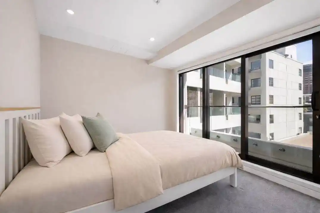 Auckland Girls’ Grammar School zone, Pet-friendly, 90m2 freehold 2 beds 2 baths apartment with car park, Underfloor heating in all bathrooms, Total Approx. 104sqm including 3 separate balconies, 813/47 Beach Road, City Centre, Auckland
