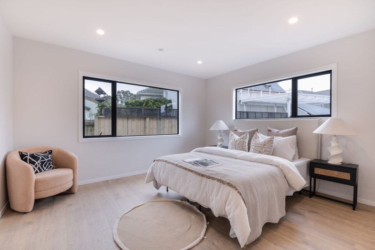 244m2 brandnew standalone freehold 4 beds 3.5 baths house with double garage, minutes from East Beach and schools, close to Remuera Golf Club, Meadowbank Shopping Centre, Lunn Avenue, and supermarkets, 20B Kissling Place, St Johns, Auckland