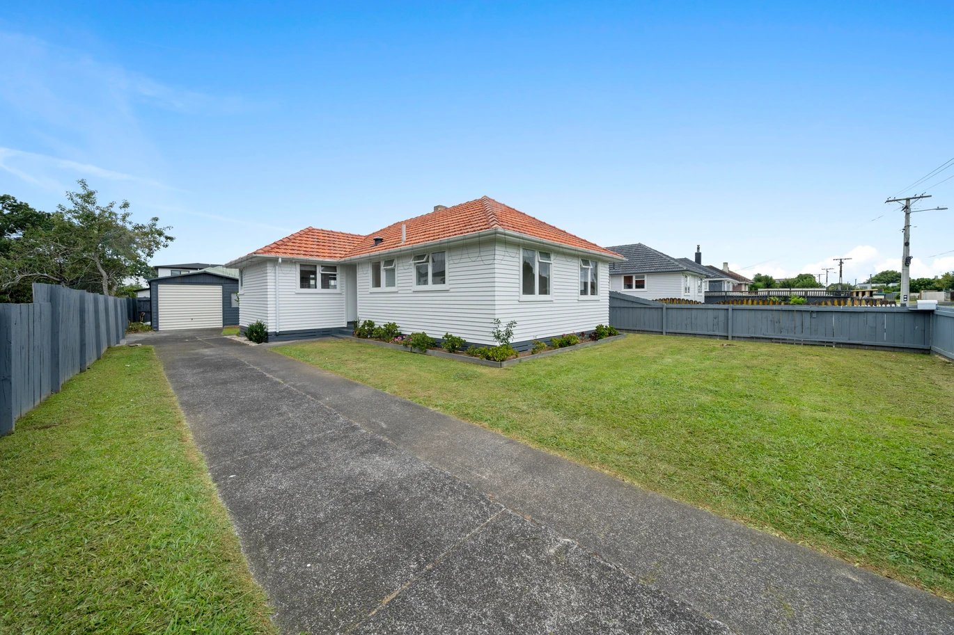 3 beds house with garage on 426m2 section, close to Papakura town centre, Southgate Shopping Centre , schools, motorway access, 31 Arimu Road, Papakura, Auckland