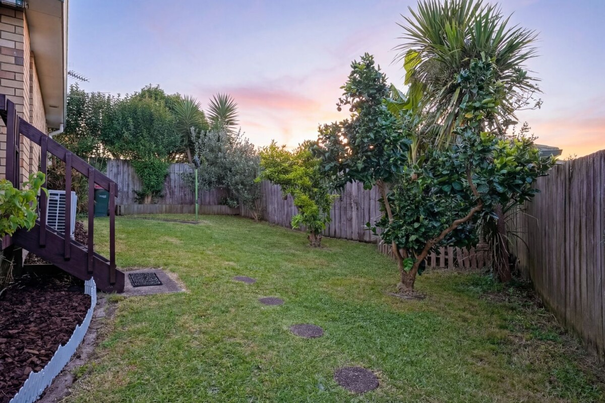 Once over a decade, Motivated owners relocate closer to the city, 140m2 brick and tile 3 beds 2 baths house on 452m2 section, Just a stone’s throw from WestCity, supermarkets, 9 Wattle Road, Sunnyvale, Auckland