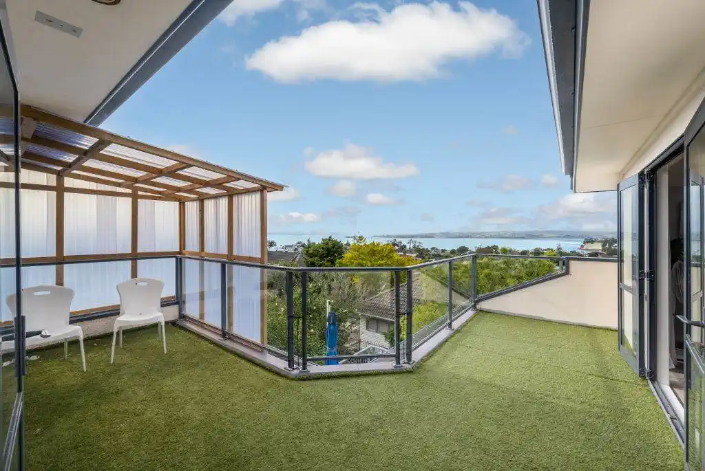 Zone for and 1.8 km to Macleans College, 4 beds 2.5 baths house with sea views on 1014m2 section, Currently operating as an Airbnb, 10 Beach Road, Mellons Bay, Auckland