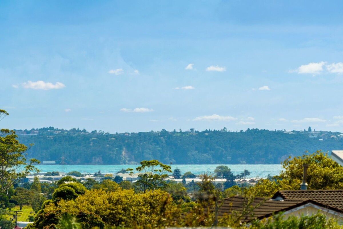 3 beds 1.5 bath home with car park, Crafted by G.J. Gardner Homes and backed by a Master Build Guarantee, Zoned for Glen Eden Intermediate and Green Bay High School, 22 Tokai Place, Glen Eden, Auckland