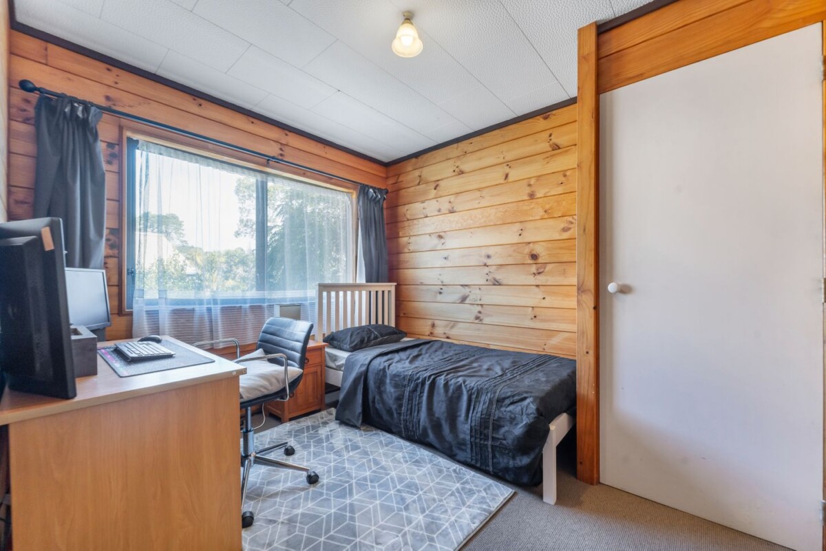 Separation = Opportunity for First Home Buyer, 3 beds house with carport on 1/2 share of 703sqm section, minutes from Birkenhead Shopping Mall and local amenities right in the heart of Birkdale, 1/32 Gatman Street, Birkdale, Auckland