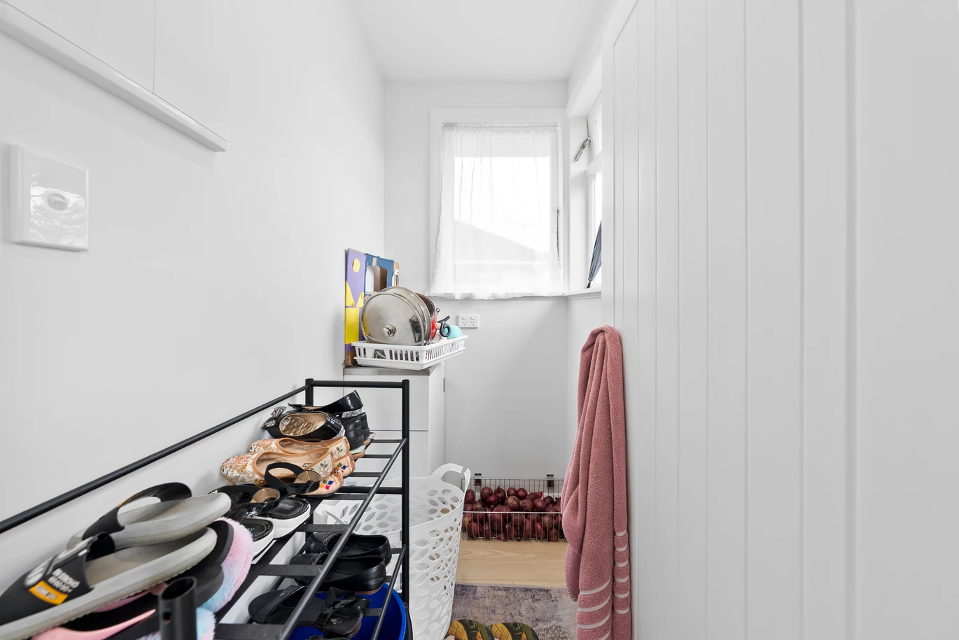 3 beds house with garage on 426m2 section, close to Papakura town centre, Southgate Shopping Centre , schools, motorway access, 31 Arimu Road, Papakura, Auckland