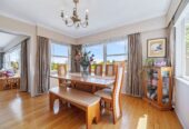 309m2 4 beds 2.5 baths house with triple garage and swimming pool on 1057m2 section, zoned for Meadowbank School, Remuera Intermediate, Baradene College, Selwyn College and Glendowie College, 9 Stoneyroyd Gardens, Remuera, Auckland