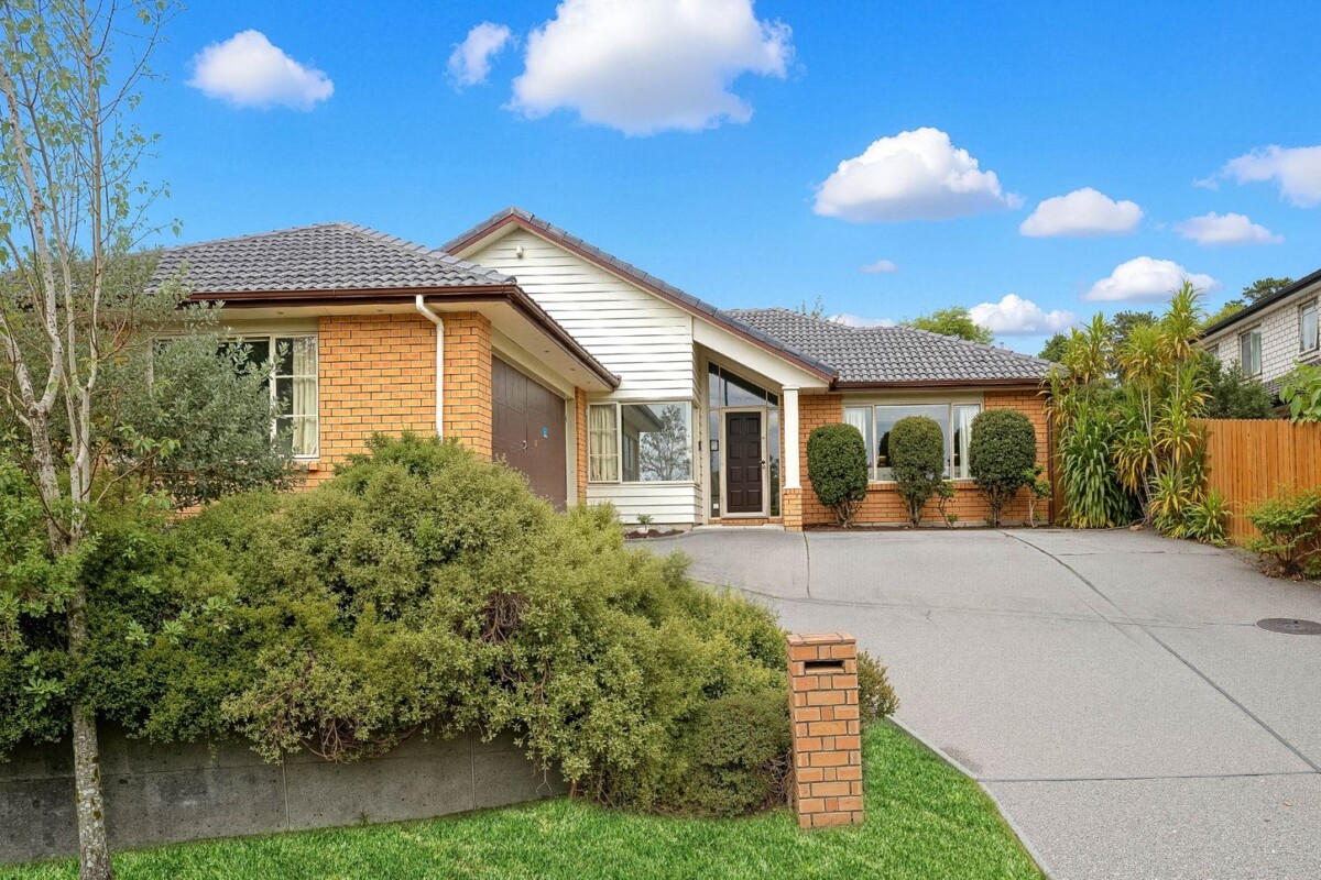 217m2 Brick and tile 5 beds 2 baths house with double garage on 527m2 section, Short walk to Lake Panorama, Close to local shops and quality schools, 24 Sapperton Drive, Henderson, Auckland