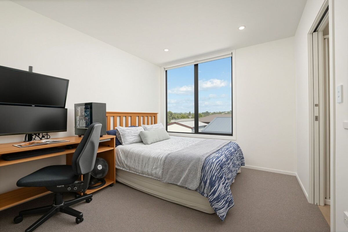 Freehold 2 beds 2 baths home with car park and backyard, Moments from local parks, shops, cafes, and scenic peninsula walkways, 10/12 Tawa Road, Te Atatu Peninsula, Auckland