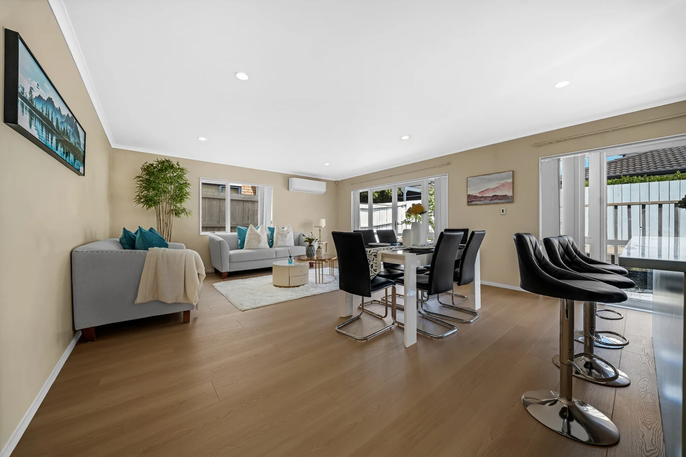 Standalone 4 beds 2 baths house with double garage on 235m2 section, 32 Maypark Crescent, Flat Bush, Auckland