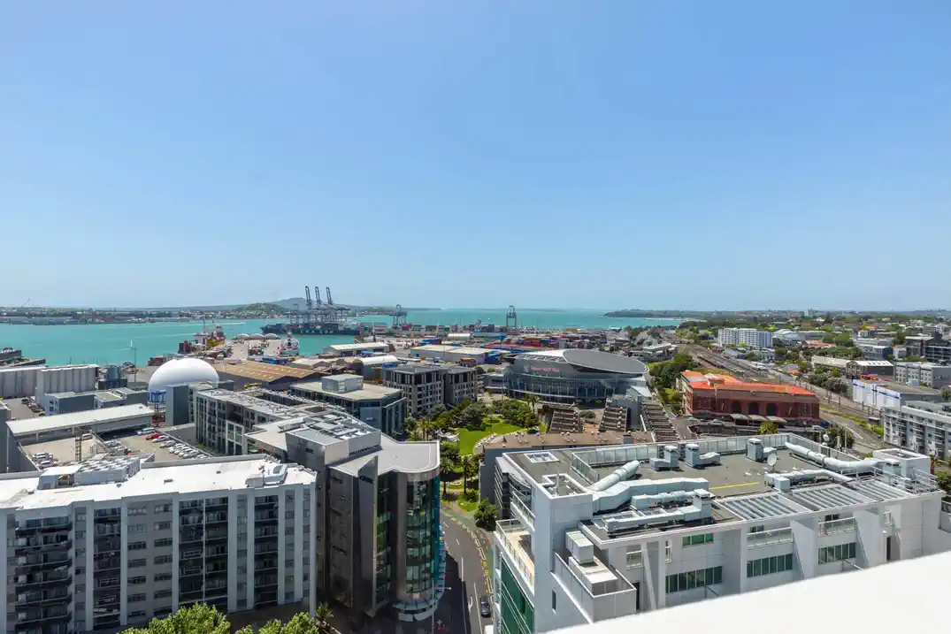 Zoned for and 2 km to Auckland Girls’ Grammar School, move-in ready, 51m2 freehold 1 bed + 1 flexi room 1 bath apartment, Full furniture package included, 1506/70 Anzac Avenue, City Centre, Auckland
