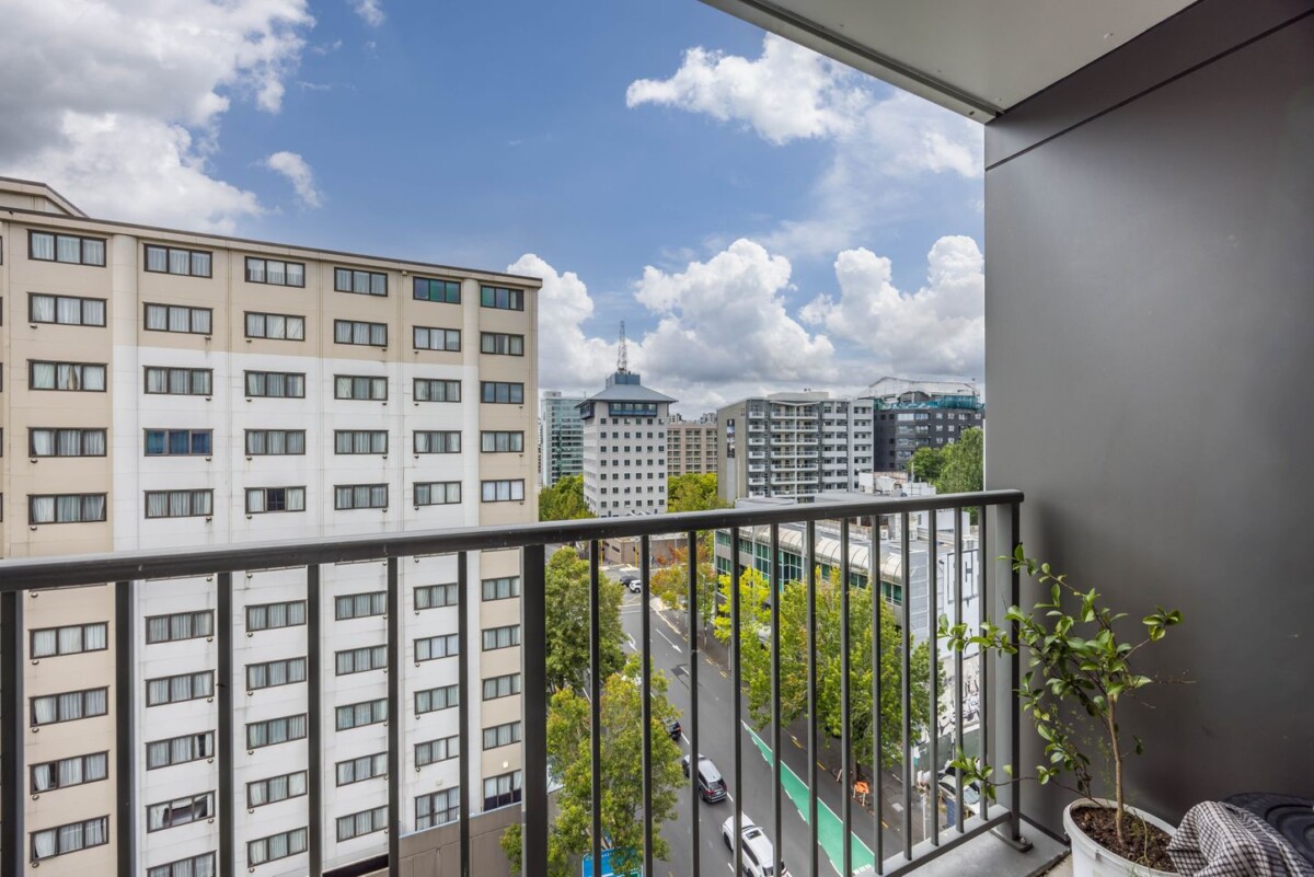 Auckland Girls Grammar School zone, 48m2 Freehold 2 beds 1 bath apartment, Nestled close to local schools and a variety of restaurants, 1115/53 Cook Street, Auckland Central, Auckland