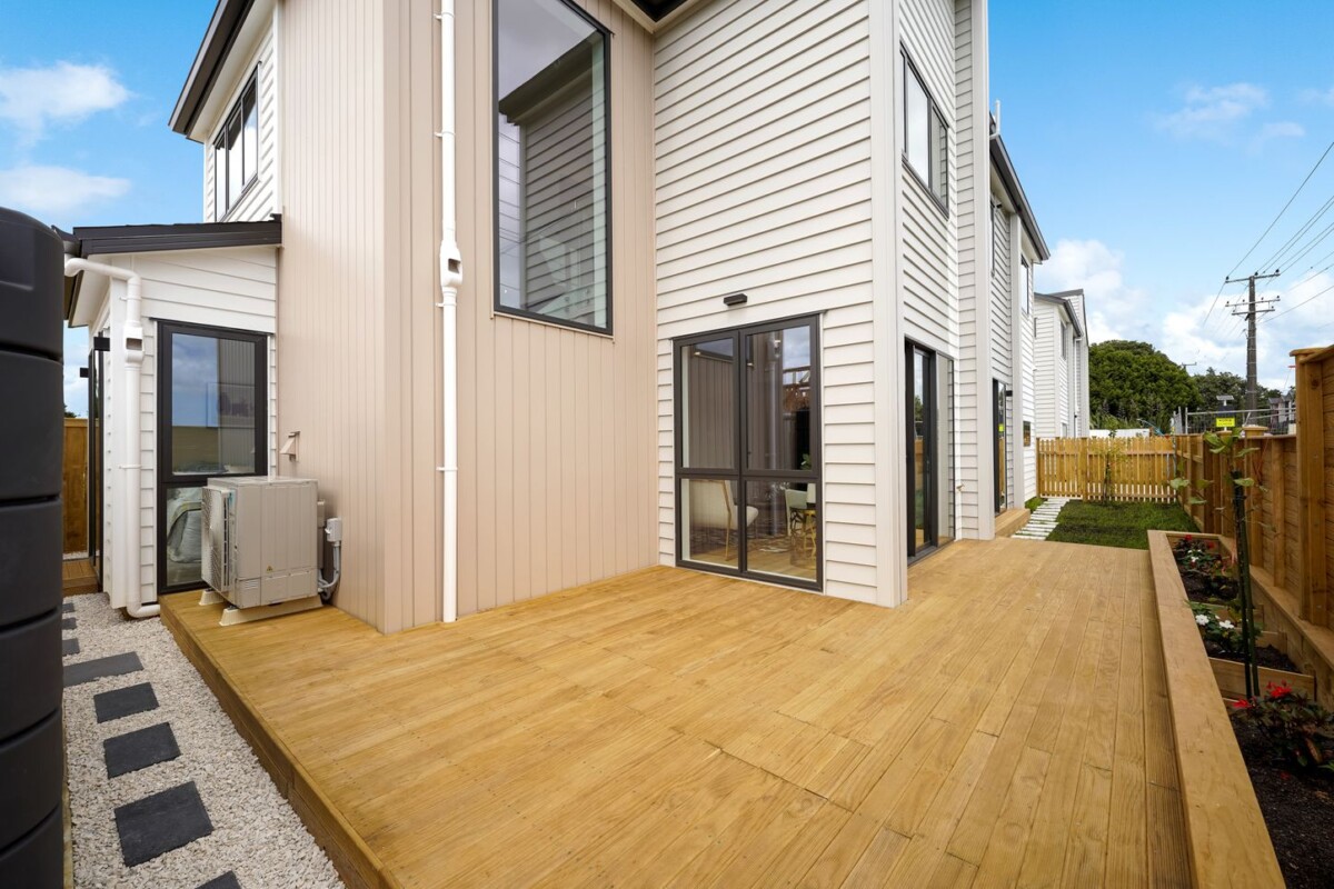 169m2 Brandnew standalone 4 beds 3.5 baths home with garage on 179m2 section, central air conditioning, 1/52 Matipo Road, Te Atatu Peninsula, Auckland
