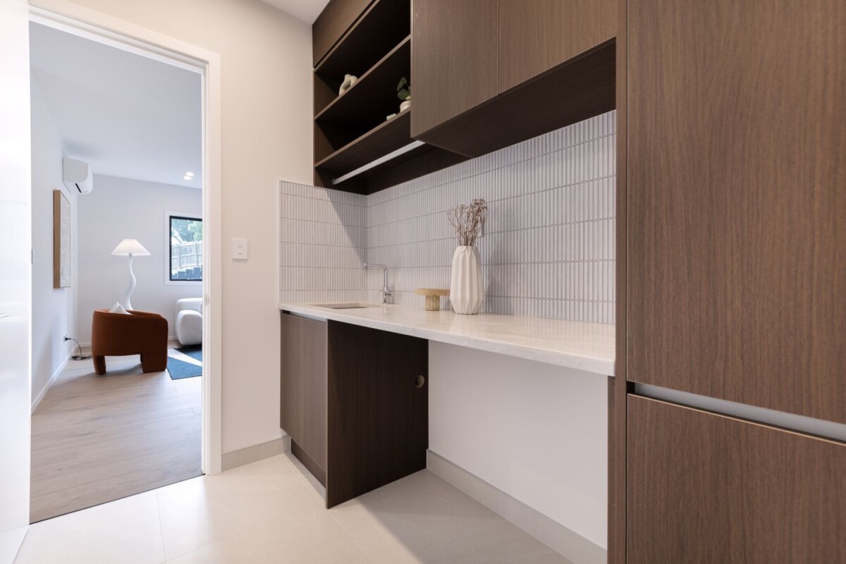 244m2 brandnew standalone freehold 4 beds 3.5 baths house with double garage, minutes from East Beach and schools, close to Remuera Golf Club, Meadowbank Shopping Centre, Lunn Avenue, and supermarkets, 20B Kissling Place, St Johns, Auckland