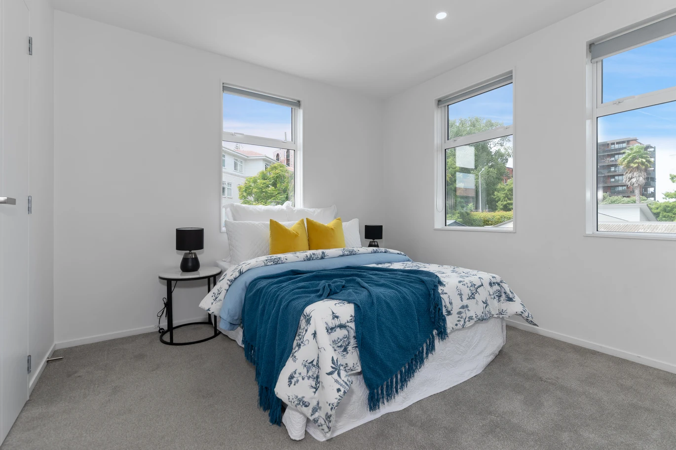 Standalone 4 beds 2.5 baths home with 2 car parks on 162m2 section, close to schools, shops, motorway access, Paradise Ice Skating, Akarana & Titirangi Golf Clubs, 29 Whautapu Court, Avondale, Auckland