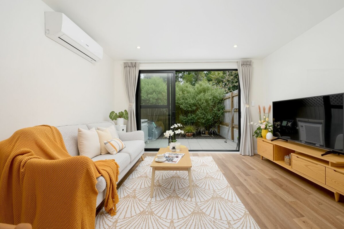 3 beds 1.5 bath home with car park, Crafted by G.J. Gardner Homes and backed by a Master Build Guarantee, Zoned for Glen Eden Intermediate and Green Bay High School, 22 Tokai Place, Glen Eden, Auckland