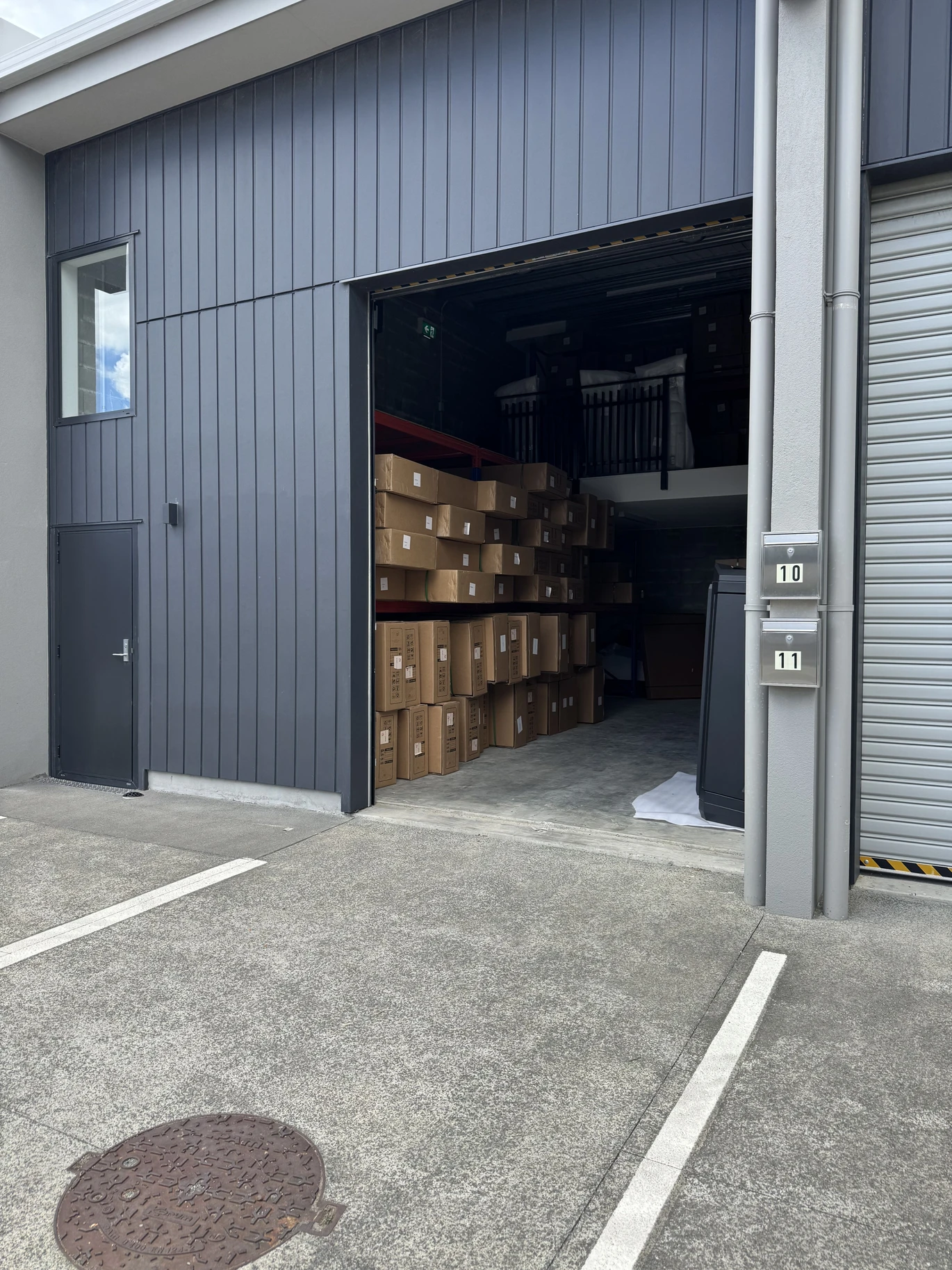 Move-in ready, Approx.84 sqm commercial space, Dual signage for maximum visibility, in the highly regarded D&G Industrial Park, 8/4 Spring Garden Avenue, Westgate, Auckland