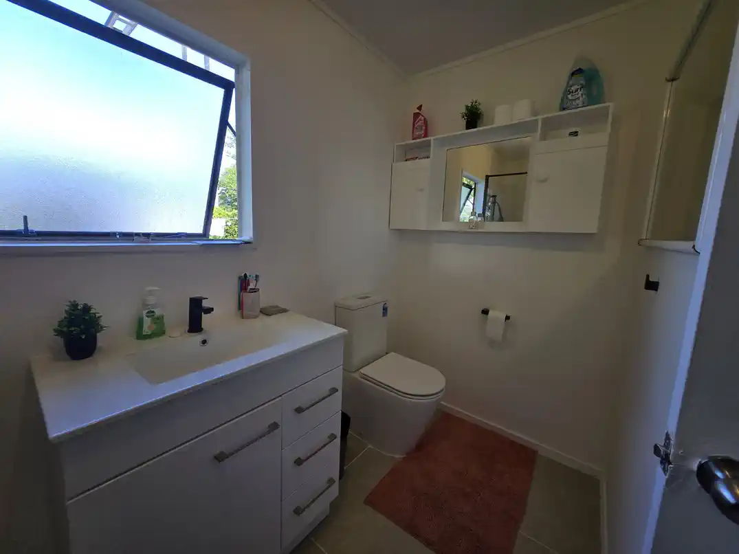 For rent, 3 beds 1 bath house, Available from Thursday, March 12, 62A Cambridge Terrace, Papatoetoe, Auckland