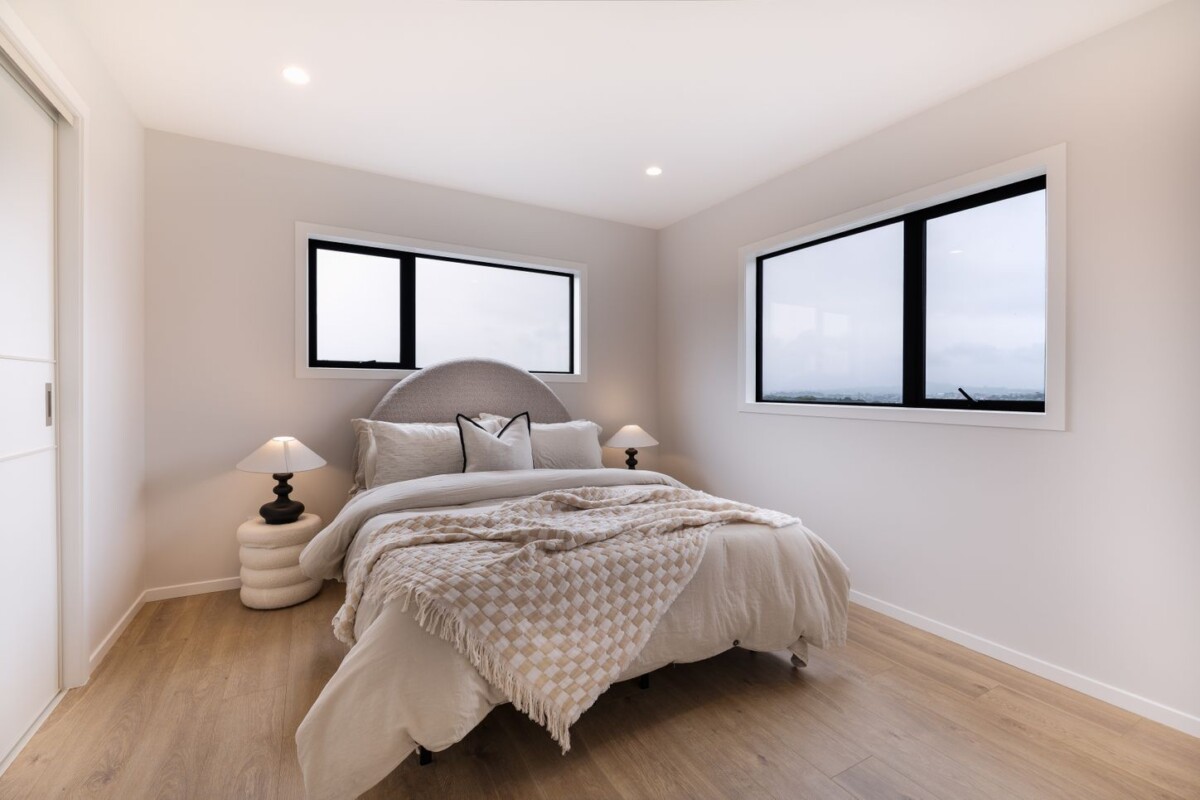 244m2 brandnew standalone freehold 4 beds 3.5 baths house with double garage, minutes from East Beach and schools, close to Remuera Golf Club, Meadowbank Shopping Centre, Lunn Avenue, and supermarkets, 20B Kissling Place, St Johns, Auckland