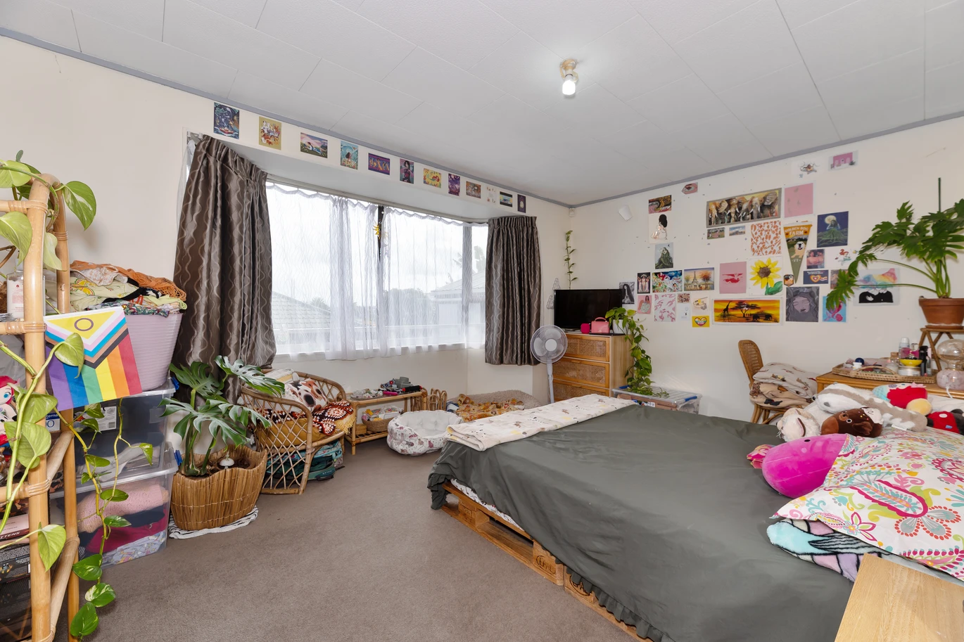 Once in 30 years, motivated vendor relocating, currently rented 3 beds house with long deck and carport, zoned for Mt Roskill Grammar School and Mt Roskill Intermediate, close to the reserve and Puketapapa / Mount Roskill, shops, motorway access, 32A Roseman Avenue, Mount Roskill, Auckland