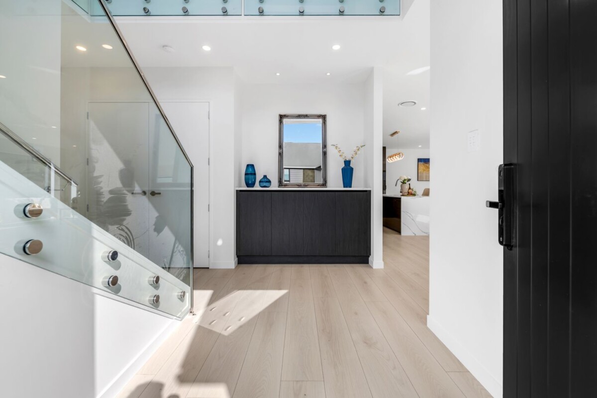Brandnew 7 beds 6.5 baths house with double garage and 2 beds granny on 431m2 section, next to a peaceful reserve, vendors ant it sold, 8 Hing Street, Flat Bush, Auckland