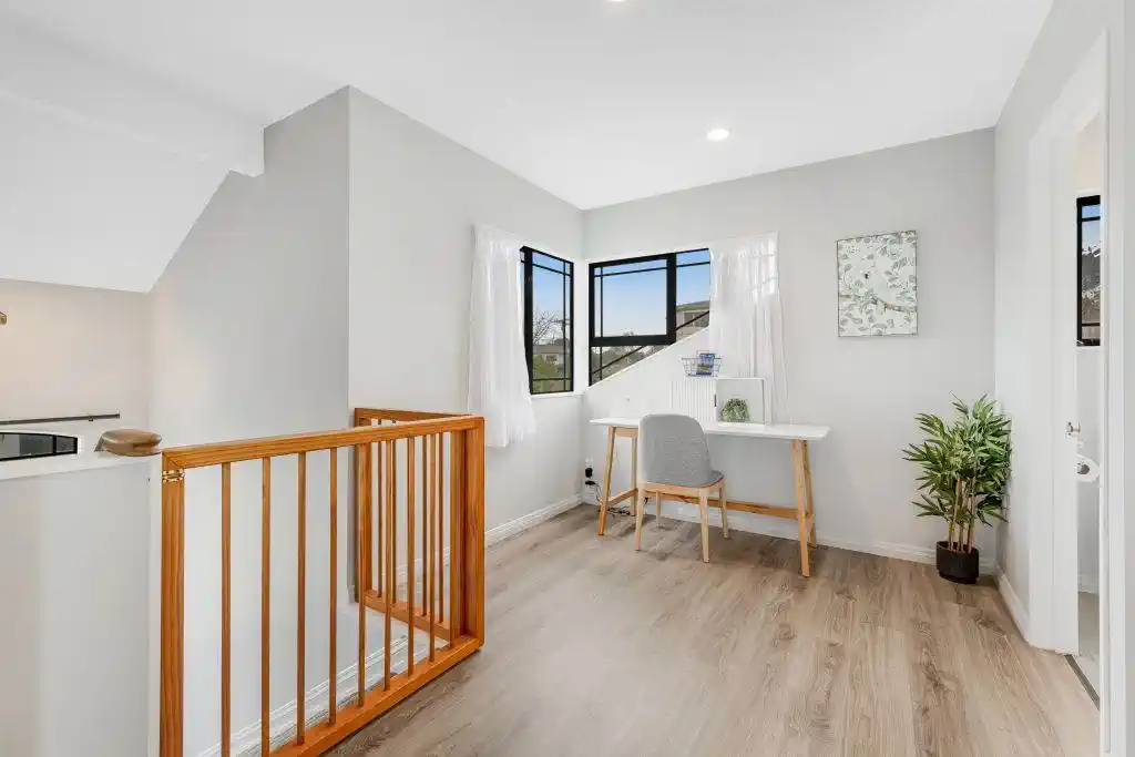 Zone for and 1.8 km to Macleans College, 4 beds 2.5 baths house with sea views on 1014m2 section, Currently operating as an Airbnb, 10 Beach Road, Mellons Bay, Auckland