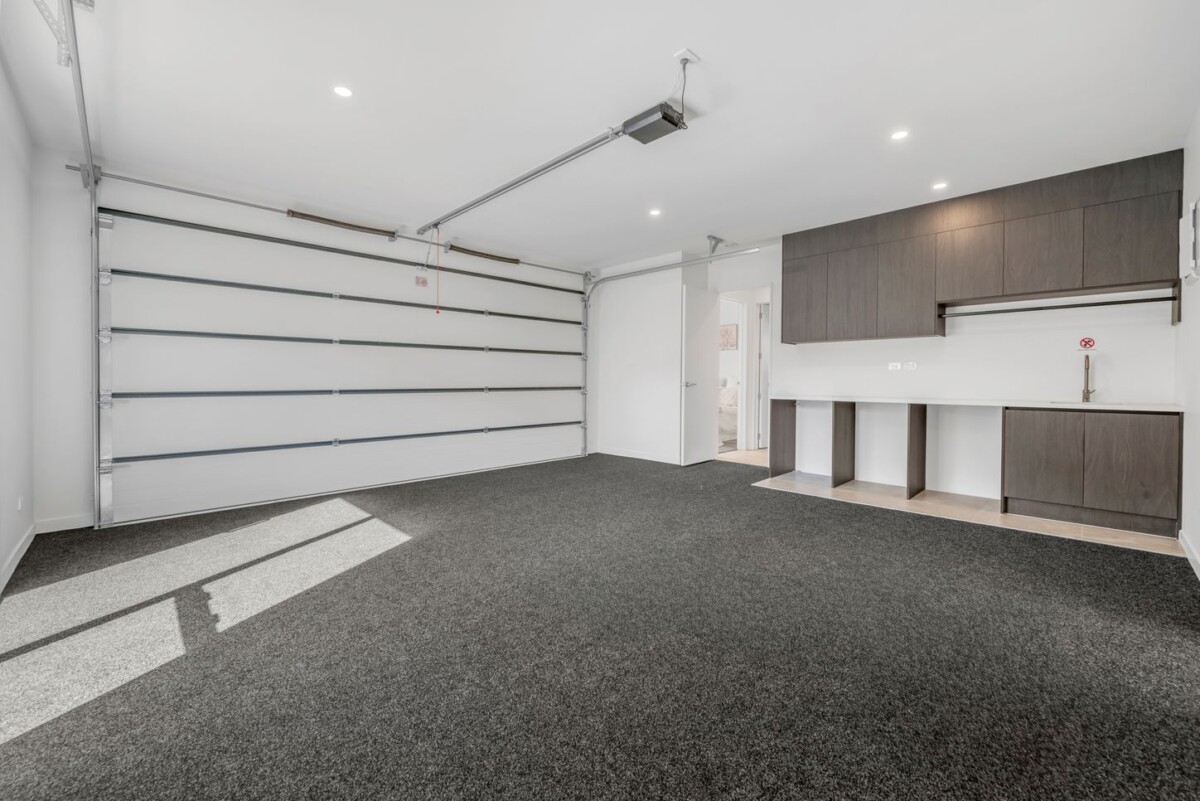 Brandnew 7 beds 6.5 baths house with double garage and 2 beds granny on 431m2 section, next to a peaceful reserve, vendors ant it sold, 8 Hing Street, Flat Bush, Auckland