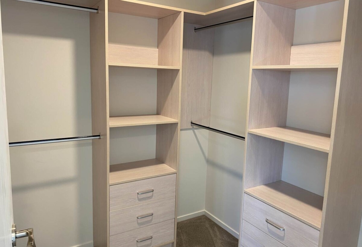 For rent, 3 beds + 1 study 2 baths townhouse with garage, Zoned for Macleans Primary School, Howick Intermediate and Pakuranga College, available 25th February, 15C Minaret Drive, Bucklands Beach, Auckland