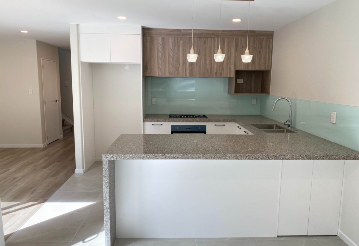 For rent, 3 beds + 1 study 2 baths townhouse with garage, Zoned for Macleans Primary School, Howick Intermediate and Pakuranga College, available 25th February, 15C Minaret Drive, Bucklands Beach, Auckland