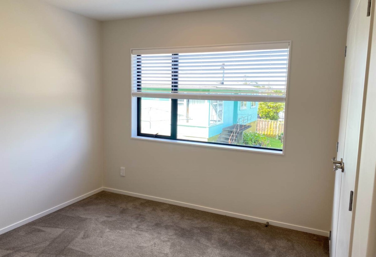 For rent, 3 beds + 1 study 2 baths townhouse with garage, Zoned for Macleans Primary School, Howick Intermediate and Pakuranga College, available 25th February, 15C Minaret Drive, Bucklands Beach, Auckland