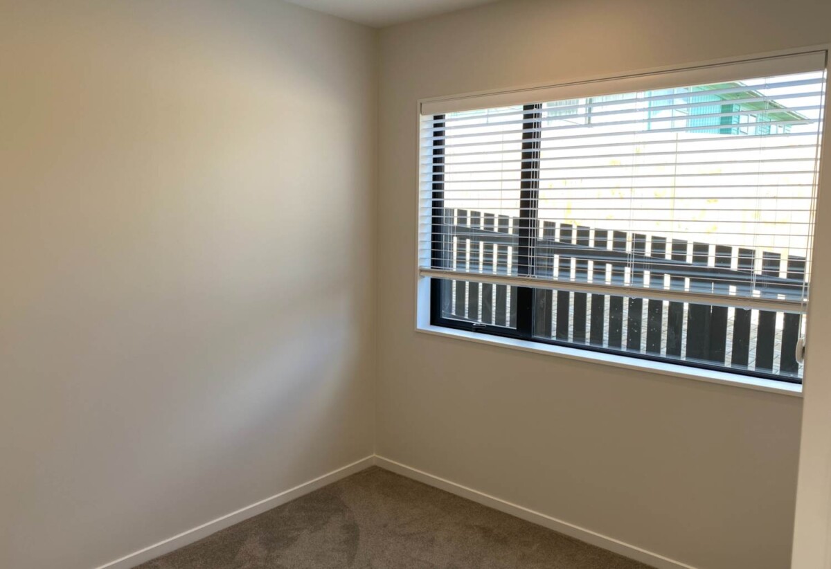 For rent, 3 beds + 1 study 2 baths townhouse with garage, Zoned for Macleans Primary School, Howick Intermediate and Pakuranga College, available 25th February, 15C Minaret Drive, Bucklands Beach, Auckland