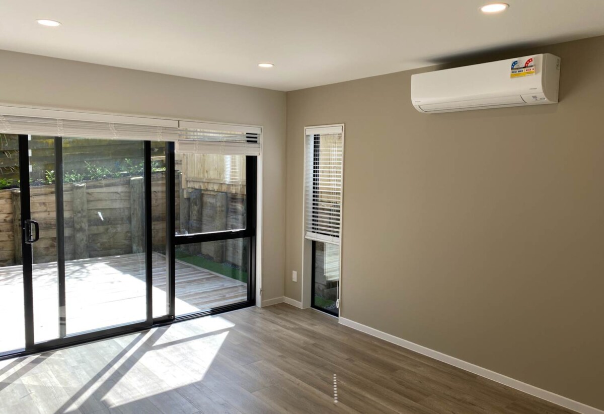 For rent, 3 beds + 1 study 2 baths townhouse with garage, Zoned for Macleans Primary School, Howick Intermediate and Pakuranga College, available 25th February, 15C Minaret Drive, Bucklands Beach, Auckland
