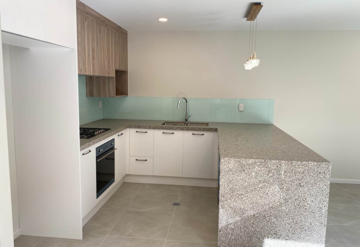 For rent, 3 beds + 1 study 2 baths townhouse with garage, Zoned for Macleans Primary School, Howick Intermediate and Pakuranga College, available 25th February, 15C Minaret Drive, Bucklands Beach, Auckland