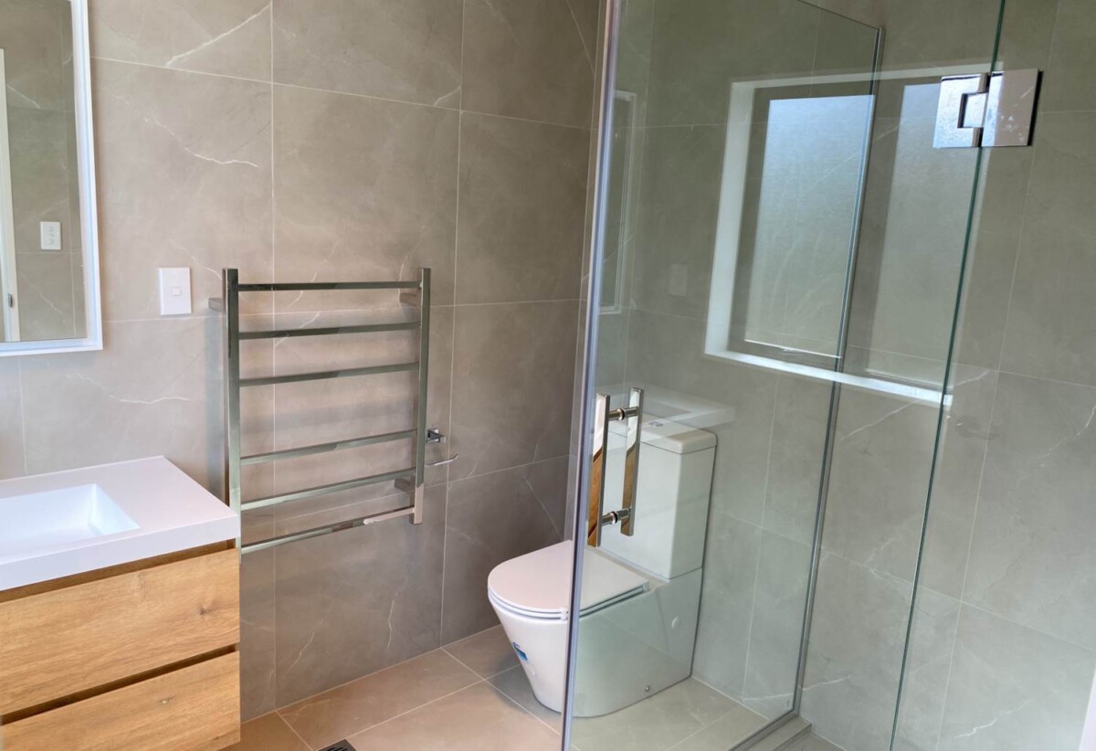 For rent, 3 beds + 1 study 2 baths townhouse with garage, Zoned for Macleans Primary School, Howick Intermediate and Pakuranga College, available 25th February, 15C Minaret Drive, Bucklands Beach, Auckland
