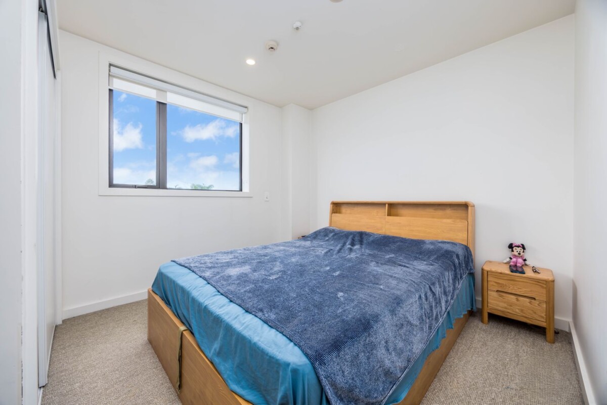 Auckland Grammar school zone, 96m2 top floor 2 beds + 1 flexi room 2 baths 1 car park apartment, Located within the award-winning 2019 Botanica Apartments, 305/30 Enfield Street, Mount Eden, Auckland