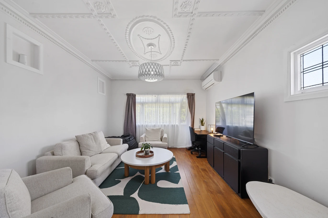 2 standalone 3-beds dwellings on one title and 675m2 section, Both homes are in great condition, minutes from Otahuhu Town Centre, close to schools, motorway access, Sylvia Park Shopping Centre, 32 Hutton Stree, Otahuhu, Auckland