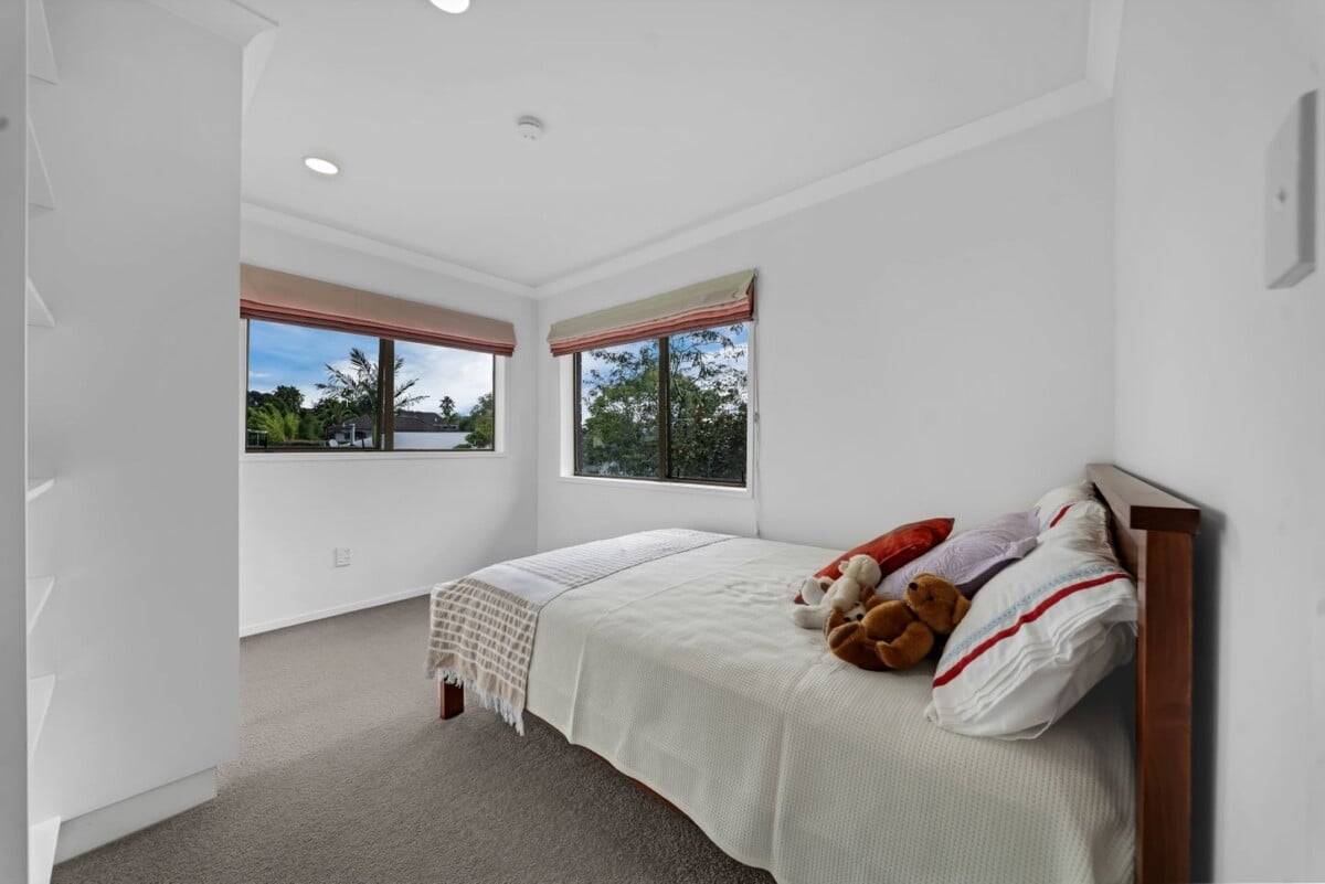 Macleans College Zone, 195m2 3 beds + office room 2 baths house with double garage on 768m2 section, minutes to schools, Howick Village, Highland Park shopping, and Half Moon Bay Marina, beaches, 4 Janome Place, Bucklands Beach, Auckland