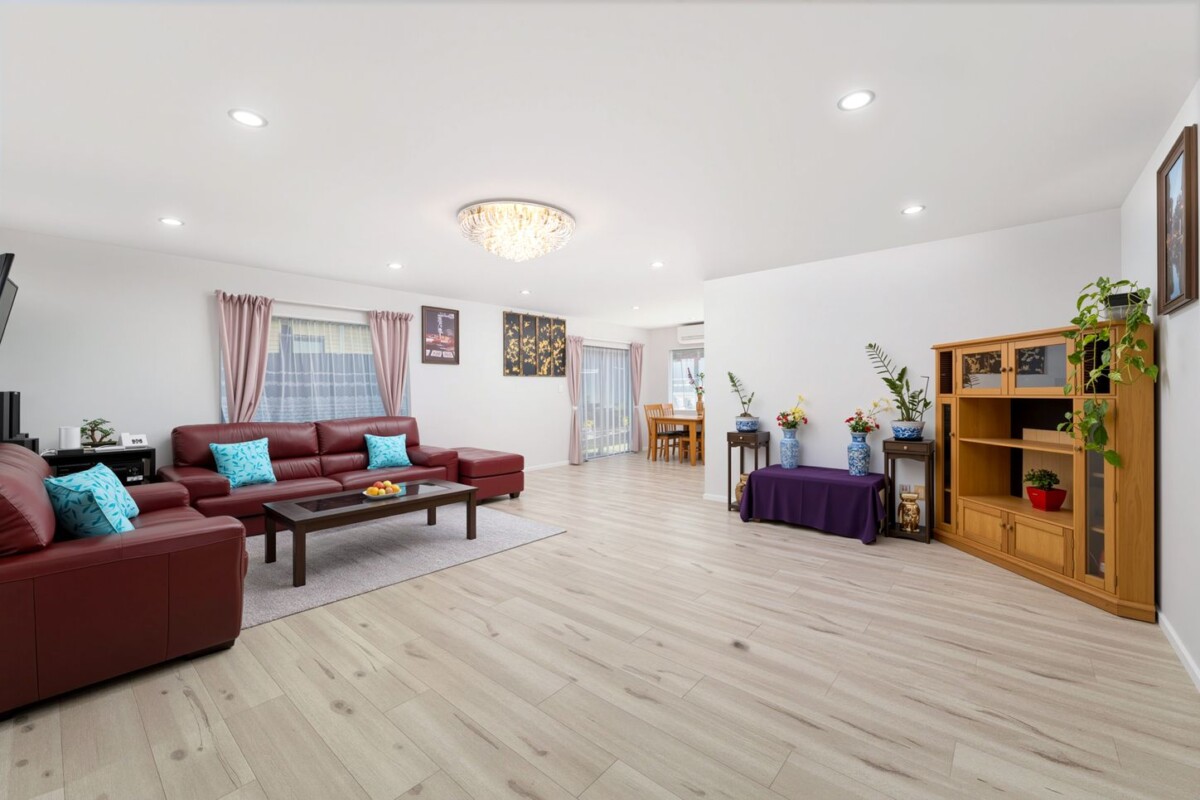 Zoned for Rutherford College, Empty Nest! Owners Need Smaller Home, 4 beds 3 baths house on 357m2 section, handy to WestCity Shopping Mall, local shops, schools, bus routes, and motorway access, 93 Waitaki Street, Henderson, Auckland