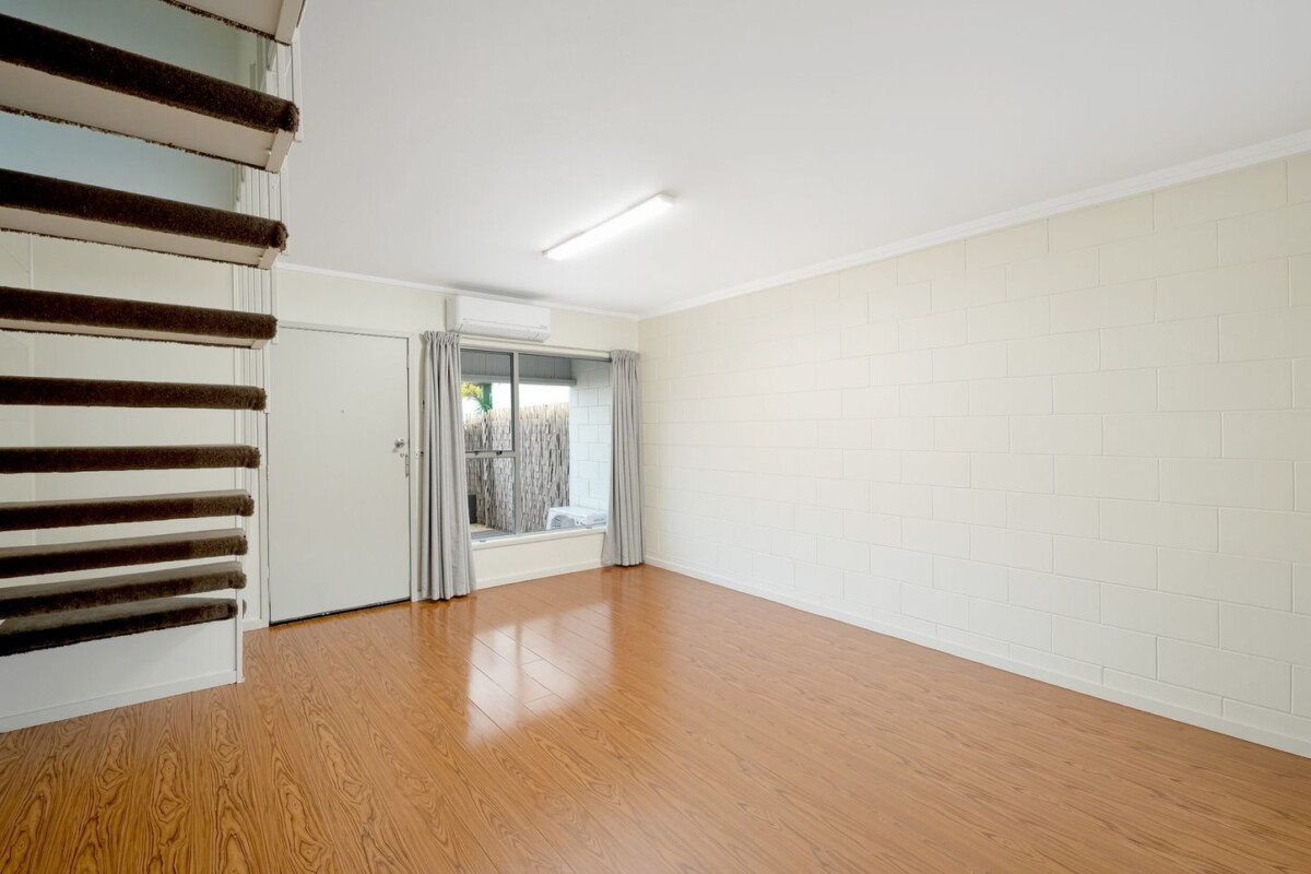 2 beds 1 bath home with garage and garden, With no annual body corporate/society fees, close to school, supermarket, shops, train station, 5/106 West Coast Road, Glen Eden, Auckland