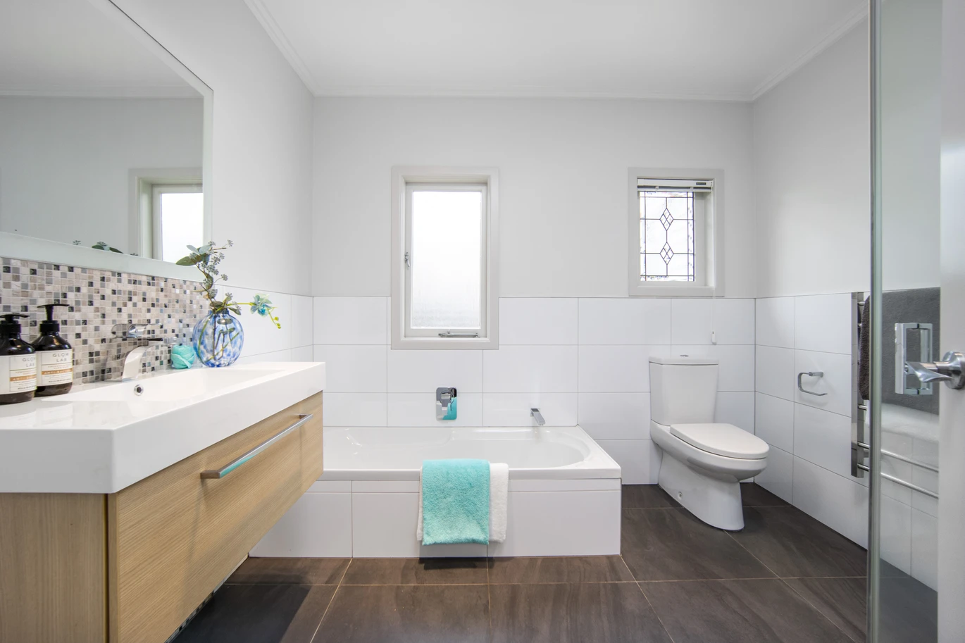 Move-in ready, 4 beds Classic Kiwi Bungalow on 463m2 section, close to shops, supermarket, Blockhouse Bay Intermediate, Lynfield College, 64 Heaphy Street, Blockhouse Bay, Auckland