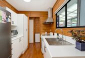 Standalone 3 beds house with garage and car parks, close to WestCity Waitakere Mall, Lincoln Road Shopping Centre, local schools, 5/7 Duncan Avenue, Te Atatu South, Auckland