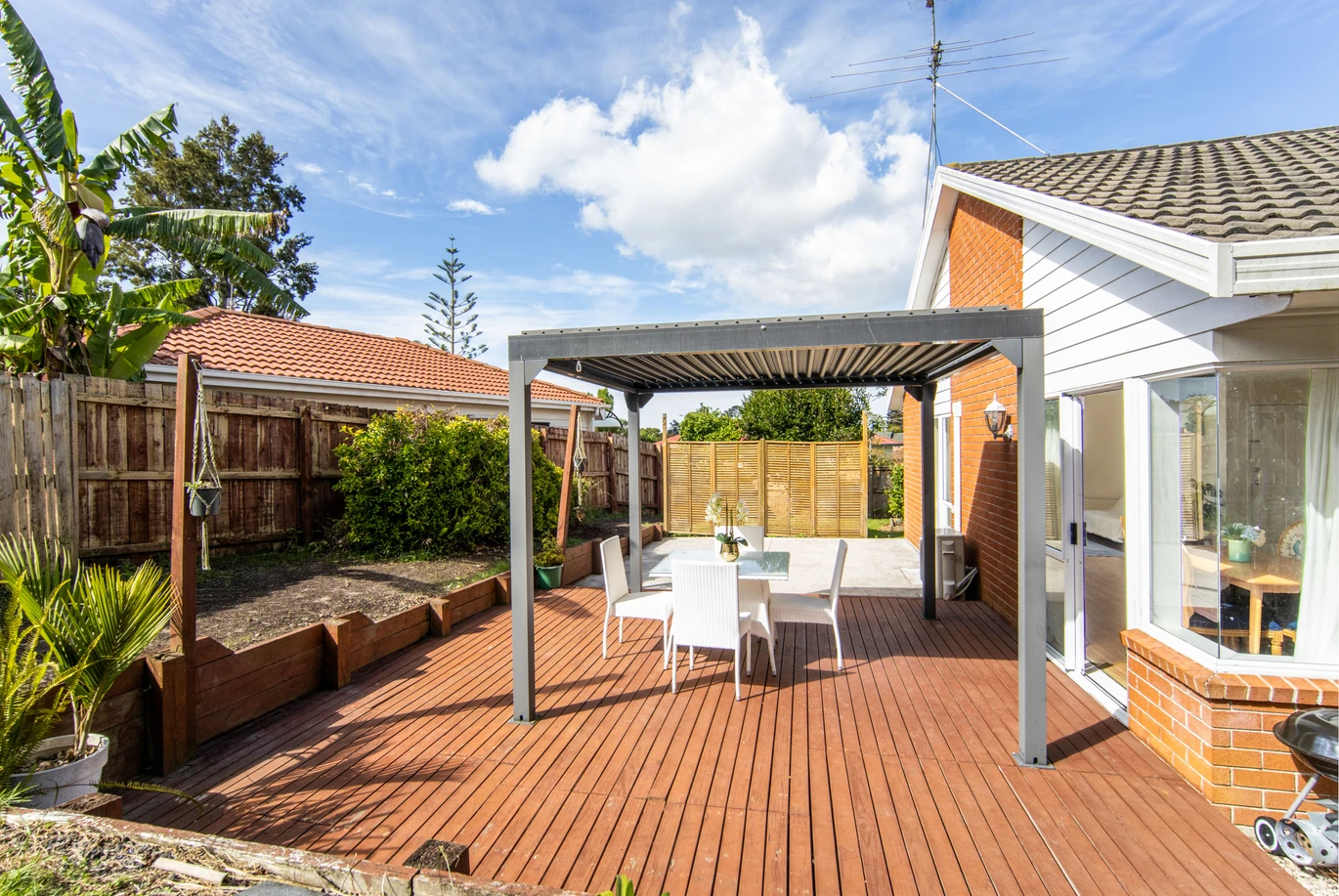 Brick and tile 3 beds house with garage on 503m2 section, close to local schools, shops, and community facilities, 3 Lanier Place, Glendene, Auckland