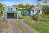 Coastal 4 beds 2 baths house on 1012m2 section, close to Orewa beach, cafés, shops and schools, 1.5 km to Orewa Beach School, 2.8 km to Orewa College, 22 Otanerua Road, Hatfields Beach, Auckland