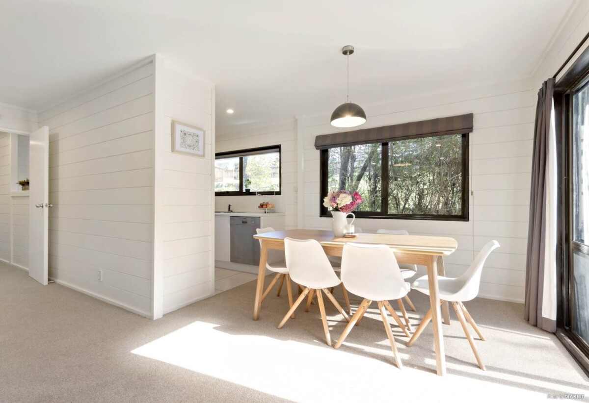 3 beds house with carport, 0.4 km to Glenavon School, 0.5 km to Chaucer School, 0.9 km to Blockhouse Bay Intermediate, 1.7 km to Lynfield College, 25a Matata Street, Blockhouse Bay, Auckland