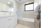 3 beds house with carport, 0.4 km to Glenavon School, 0.5 km to Chaucer School, 0.9 km to Blockhouse Bay Intermediate, 1.7 km to Lynfield College, 25a Matata Street, Blockhouse Bay, Auckland