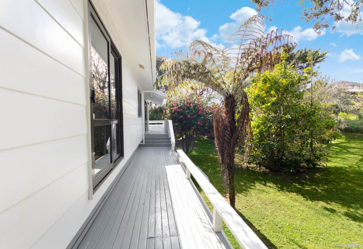 3 beds house with carport, 0.4 km to Glenavon School, 0.5 km to Chaucer School, 0.9 km to Blockhouse Bay Intermediate, 1.7 km to Lynfield College, 25a Matata Street, Blockhouse Bay, Auckland