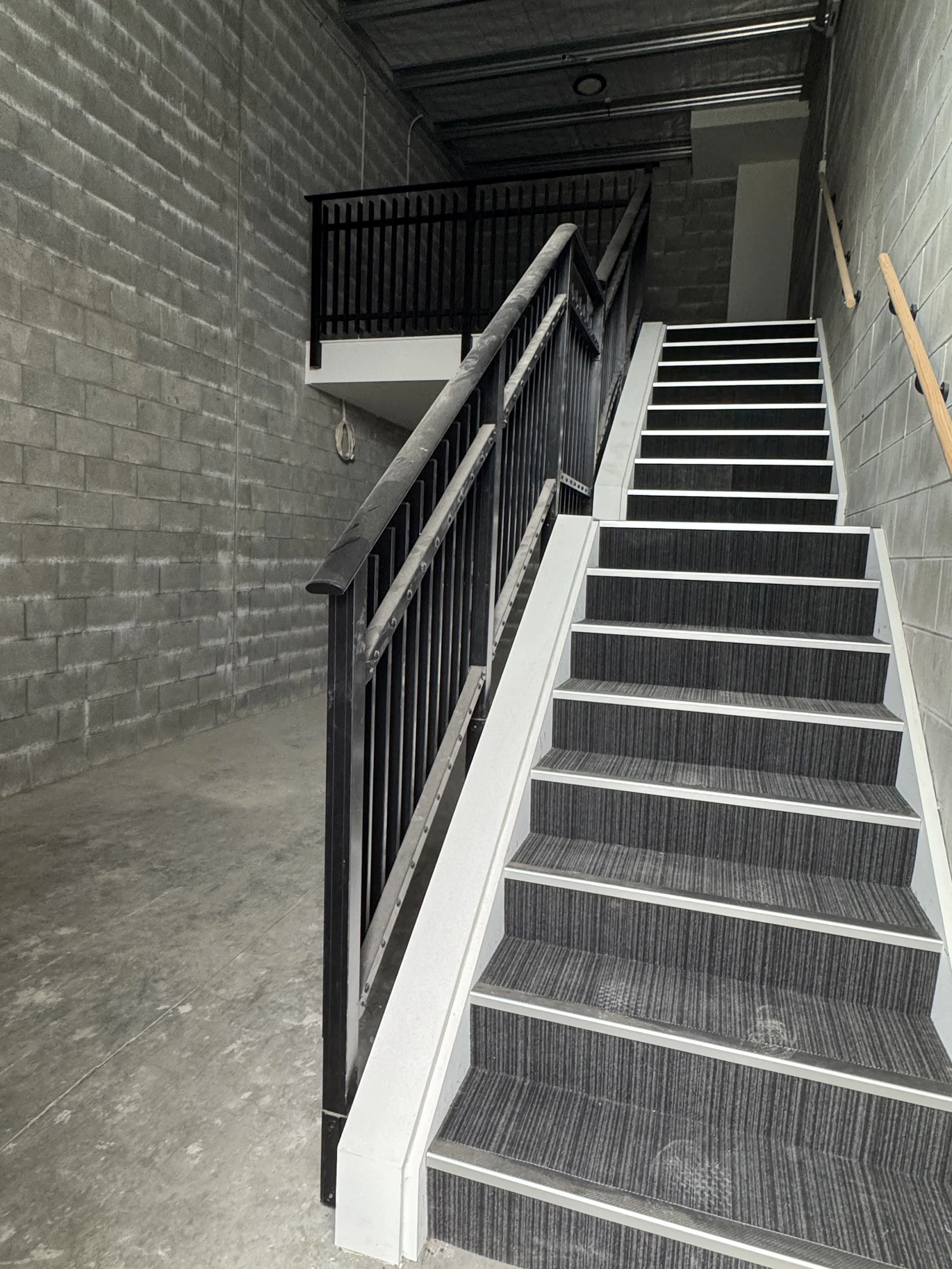 Move-in ready, Approx.84 sqm commercial space, Dual signage for maximum visibility, in the highly regarded D&G Industrial Park, 8/4 Spring Garden Avenue, Westgate, Auckland