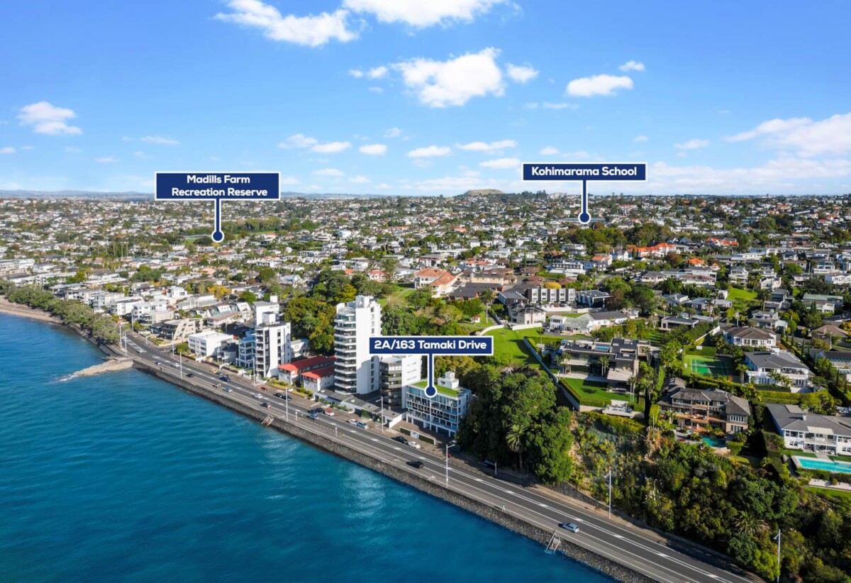 Beachside 2 beds 1 bath 1 car park apartment, 0.7 km to Kohimarama School, 1.6 km to Selwyn College, 3.9 km to Baradene College, 2A/163 Tamaki Drive, Kohimarama, Auckland